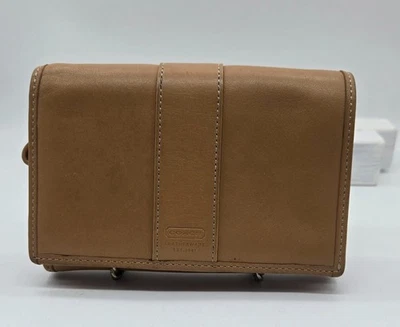 Cartera de colección Coach Legacy Hamilton 3 en 1 doble pliegue de cuero camel para mujer 4x6 Foto 1 de 4