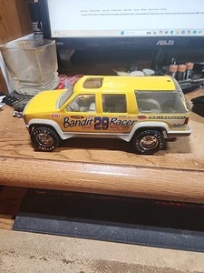 1994 Nylint Sport Recreation Playset Bandit Racer Yellow Chevy Suburban Only EUC - Picture 1 of 8