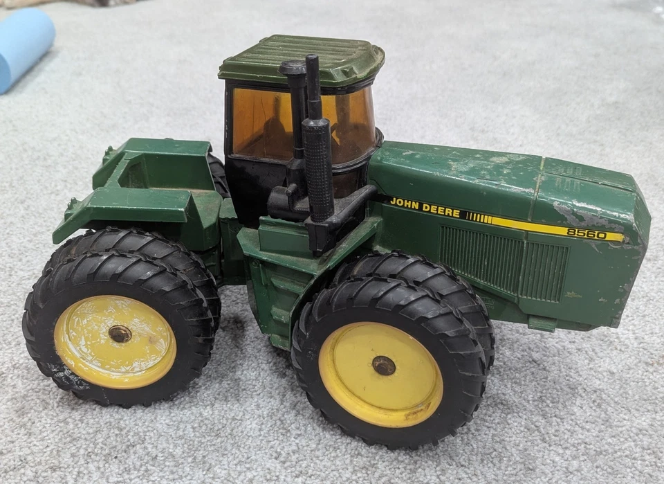 John Deere 8560 4x4 Duals 1/16 1988 Foto 1 de 4