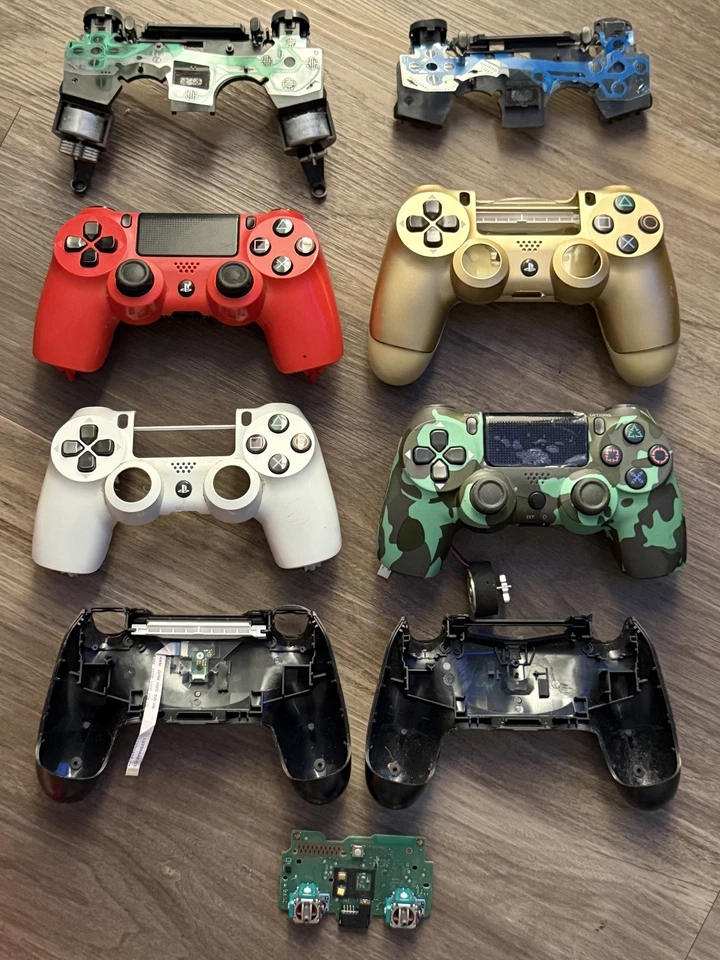 Lot of PS4 Controllers + Parts, Buttons, Casing, batteries, Playstation  - Image 1 of 4