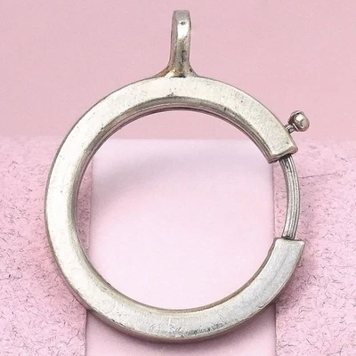 Antiguo broche de anillo de resorte victoriano tono plata de gran tamaño para colgante de dijes Foto 1 de 4