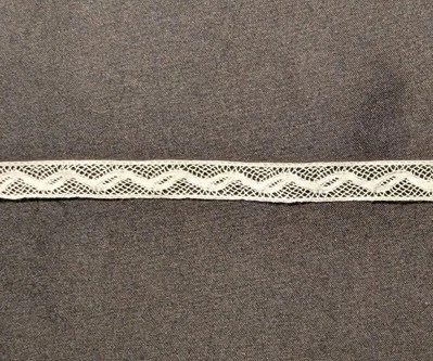 Dentelle ancienne, petit entre deux blanc, 8,5 m x 1 cm, Grande Longueur  - Photo 1/3