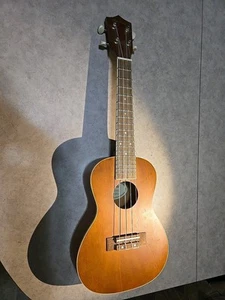 Mitchell MU40C Concert Ukulele Natural 24" - Picture 1 of 5