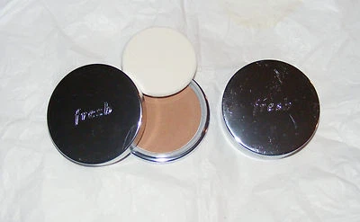 2 x FRESH * FACE LUSTER PRESSED POWDER FOUNDATION * RIO SAMBA * FULL SIZE * NEW  - Image 1 of 3