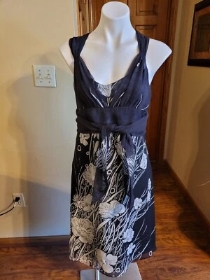 Vestido de seda floral blanco y negro White House Black Market talla 4 Foto 1 de 2