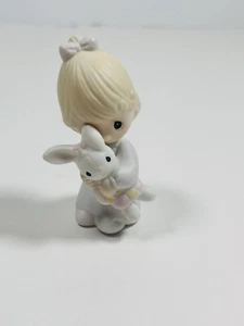 Jonathan David Precious Moments Jesus Loves Me mini Niño con figura de conejo - Imagen 1 de 7