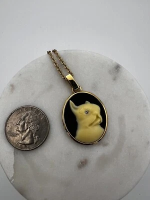 Collar Colgante Camafeo Perro Marc by Marc Jacobs Nuevo con Etiquetas Bulldog Francés Oliva Foto 1 de 4