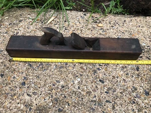 2 Fuß langer großer Massivholz antiker Holzhobel sehr alt restaurierungsbedürftig - Bild 1 von 9