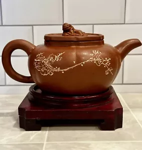 Antigua tetera china de arcilla Yixing Foo Lion con soporte - Imagen 1 de 13