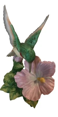 HOMCO  VINTAGE HUMMING BIRD #1429 ON A HIBISCUS FLOWER - Image 1 of 4