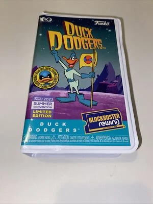 FUNKO REWIND! Boneco de vinil DUCK DODGERS BLOCKBUSTER VHS SDCC 2023 - Imagem 1 de 3