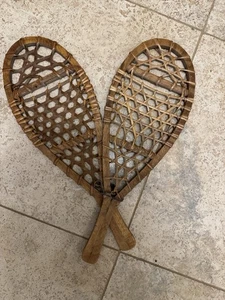 ZAPATOS MINIATURA MADERA NIEVE 17,25"" - Imagen 1 de 2