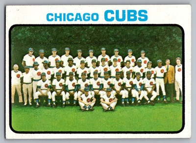 1973 TOPPS #464 CHICAGO CUBS TEAM CARD COM BANCOS/B. WILLIAMS/SANTO/JENKINS - Imagem 1 de 3
