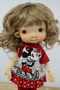Nueva Peluca ELLIE Lt Marrón Talla 5-6 YoSD BJD mostrada en muñeca Irrealdoll Nia AP260SM4B - Imagen 1 de 4