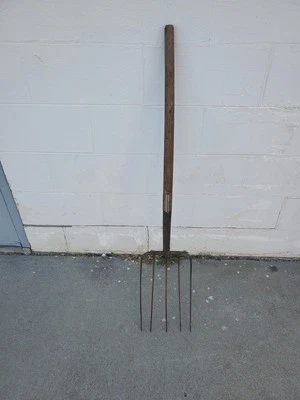 VINTAGE Union Fork & Hoe Co. 5 TINE PITCH FORK Chicago, Head Only Unless Specifi - Image 1 of 4