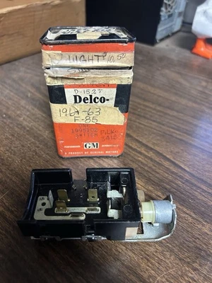 Interruptor de faros Oldsmobile Cutlass 1961-63 nos Delco 824 Foto 1 de 4