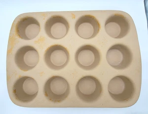 Sartén para hornear cupcakes/partén para hornear cupcakes de gres Pampered Chef Family Heritage de 12 tazas - Imagen 1 de 5