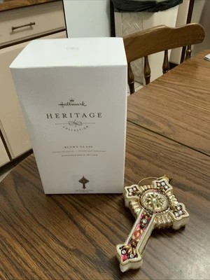 2017 Hallmark Heritage Collection Decorative Cross Hand Blown Glass Orn Poland. - Image 1 of 4