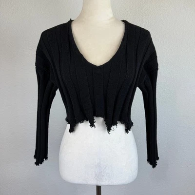 Blusa Forever 21 preta malha exclusiva cropped desgastada gola V manga longa - Imagem 1 de 4