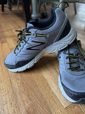 Zapatillas deportivas New Balance para hombre 573 MTE573M3 gris negro amarillo talla 11 4E Foto 1 de 4