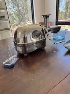 Super Angel PLUS Estrattore di Succo 5500 Acciaio Inox Doppio Ingranaggio - Usato Delicatamente - Foto 1 di 24