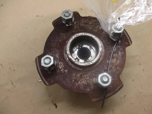 2001 Bombardier Quest 650 7443 10/2001 (1021) rear left hub with lug nuts - Picture 1 of 4