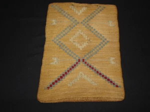 Una bolsa de cáscara de maíz de plataforma temprana indio nativo americano, c.1920 - Imagen 1 de 2