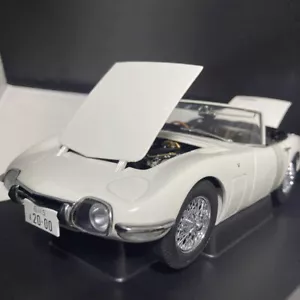 AUTOart Toyota 2000GT 007 James Bond 1 18 Scale Diecast Car with Case - Picture 1 of 15