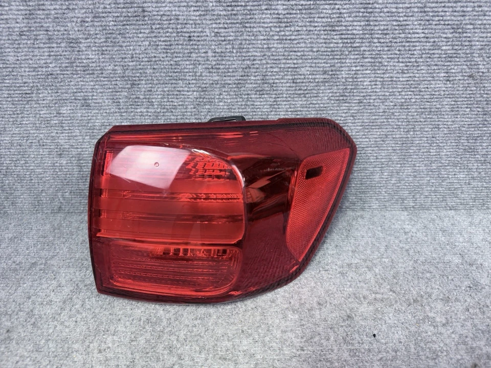 Luz trasera derecha derecha lado pasajero KIA SEDONA 2015-2018 OEM 92402A9010 Foto 1 de 4