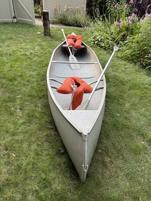 Grumman 13’ Double-Ended Aluminum Canoe, Oars, Life Vests, Foam Blocks - Image 1 of 4