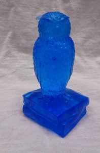 WESTMORELAND Glass OWL on BOOKS Figurine ~ COLONIAL BLUE ~ 3.5" H - Picture 1 of 4