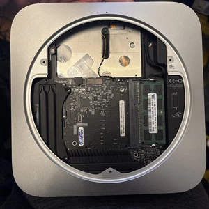 Apple Mac Mini 2010 A1347 For Parts -CD/DVD Drive, 2 GB RAM, Top RAM Clips Broke - Picture 1 of 4