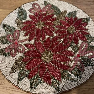 1 Nicole Miller Set Of 4 Cream, Red, Poinsettia 15" Placemat New - Picture 1 of 4
