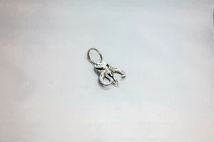 Disney's Boba Fett Mandalorian Mythosaur Skull Crest Star Wars Keychain necklace - Picture 1 of 12