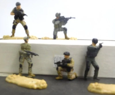 Forces of Valor 1/32 Scale Modern U.S. Forces Five Different Figures - Image 1 of 3