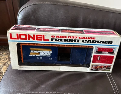 Lionel 0 and 027 Gauge 6-9229 Freight Carrier USPS Express Mail Boxcar - Image 1 of 4