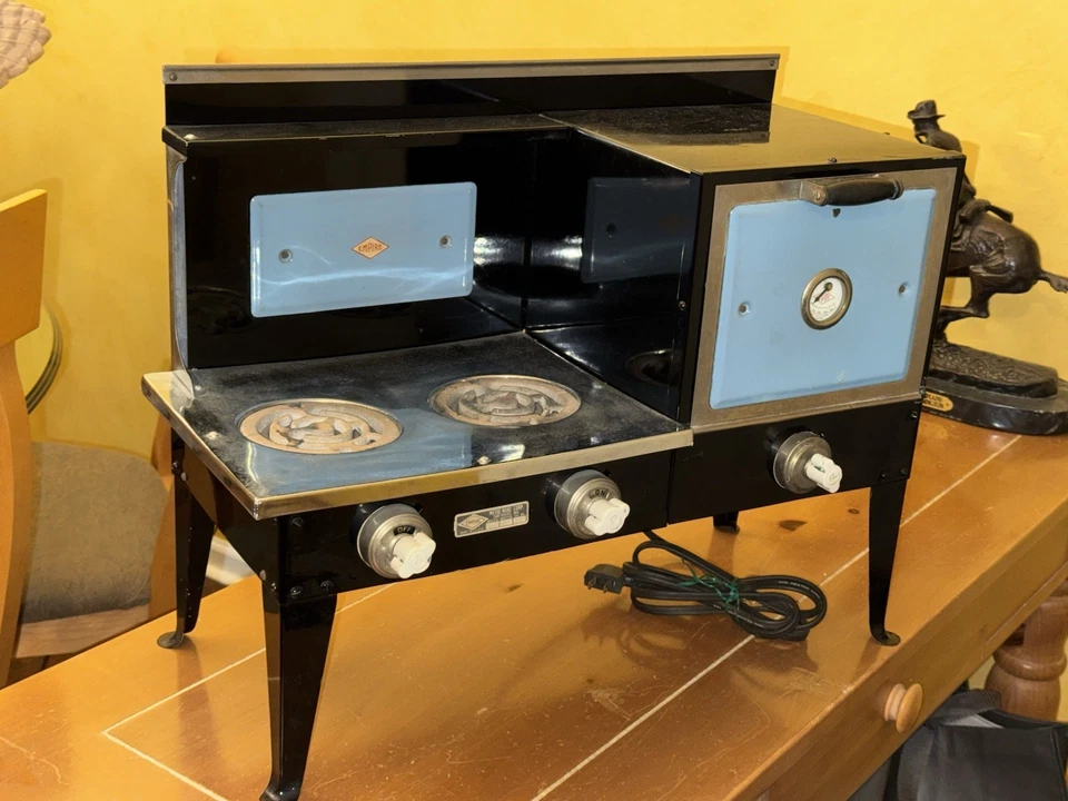 Antique 1920s Childs Play Stove Oven Toy Empire Metal Ware B25 "A TRUE SURVIVOR" - Image 1 of 4