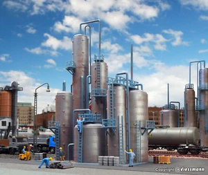 VOLLMER 45525 Scala HO Zona industriale: Impianto chimico di petrolio - Foto 1 di 2