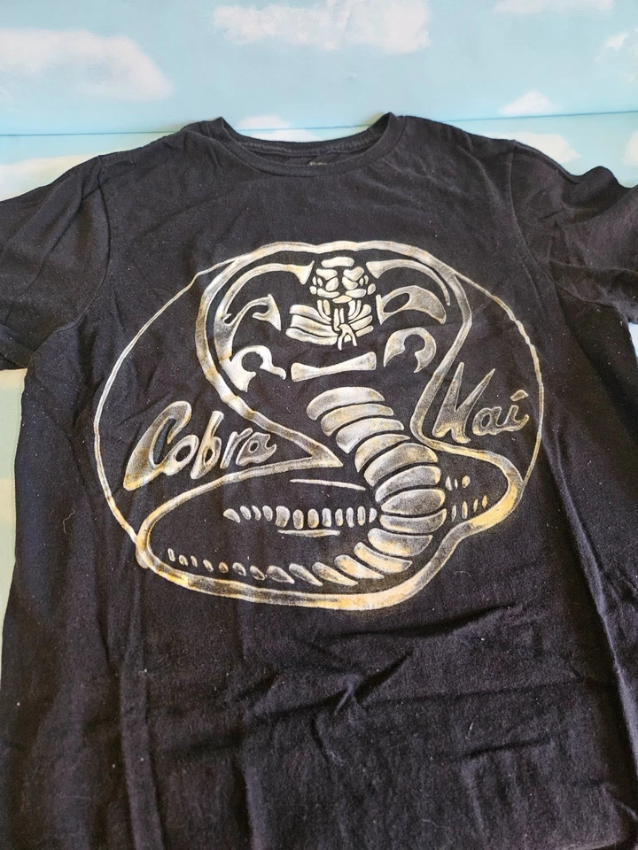 ❣️ Camiseta Cobra Kai ❣️ Para Hombre S ❣️ Camiseta Negra Serpiente Karate Niño ❣️ Foto 1 de 1