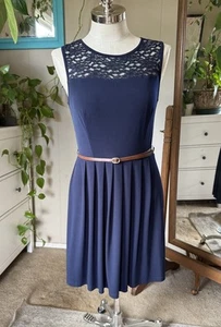 Vestido Enfocus Studio Azul Marino Plisado Calce y Acampanado, Talla 12 - Imagen 1 de 10