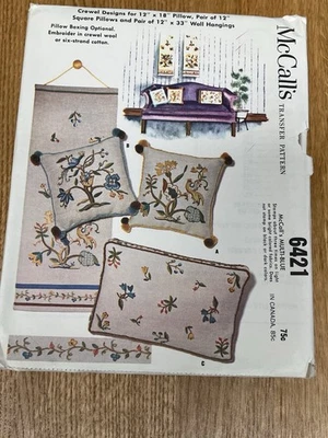 Almohadas y colgantes de pared McCall’s 6421 patrón de transferencia bordado crewel de colección Foto 1 de 2