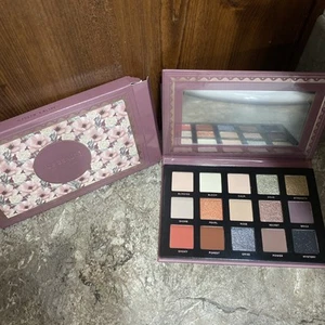 Paleta de sombras de ojos Ace Beaute Smoky Roses nueva en caja 15 tonos - Imagen 1 de 3