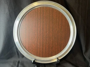 Vassoio da portata vintage 14" tondo bordo argento MCM con centro formica - Foto 1 di 5
