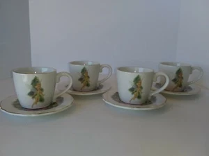 Vintage Disney World Christmas China 4 Cups and 4 Saucers - Picture 1 of 11