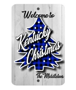 Personalisiertes Kentucky Weihnachten Namensschild 8" x 12" Aluminium Türkranz - Bild 1 von 4