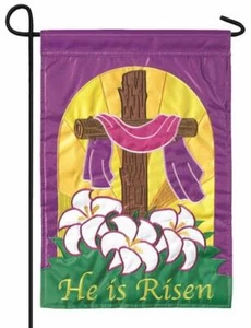 Aplique doble bandera de jardín He is Risen cruz y lirios - Imagen 1 de 1