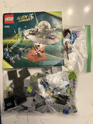 LEGO Space Alien Conquest Set 7052 UFO Abduction 100% Complete wi minifigures - Image 1 of 3