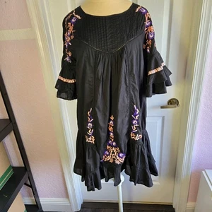 Free People schwarz bestickt Pavlo Babydoll Kleid Tunika Gr. XS Rüschen gefüttert - Bild 1 von 7