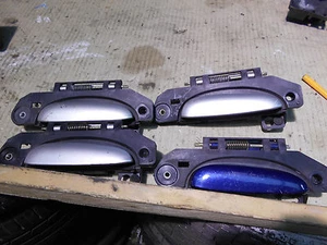 Manija de puerta exterior Jaguar S-Type. Parte trasera derecha. Off side para autos del Reino Unido. - Imagen 1 de 3