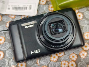 CASIO EXILIM EX-ZR1000 16.1 MP Digital Camera Black Flip Screen - Picture 1 of 6